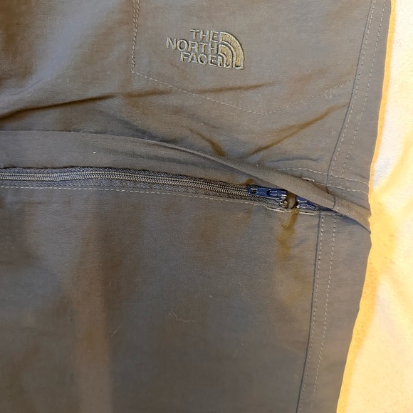 The North Face Women’s Dark Gray Basin Convertible Pants Size 12 - Picture 3 of 7